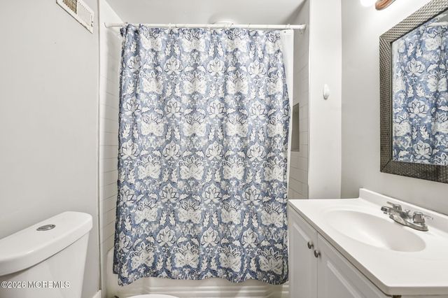 21 Broadway Road, Freehold, NJ 07728