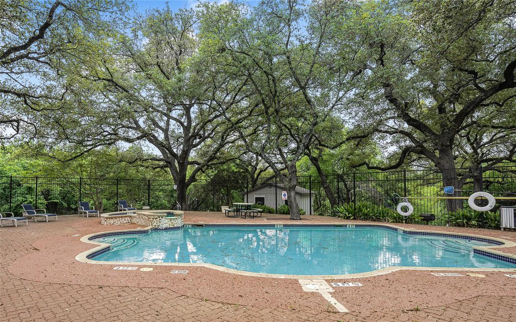 12166 Metric BLVD 2004, Austin, TX 78758