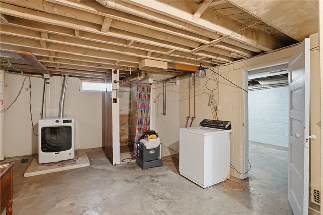 1716 44th Street, Des Moines, IA 50310