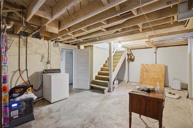 1716 44th Street, Des Moines, IA 50310