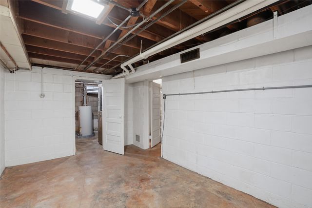 1716 44th Street, Des Moines, IA 50310