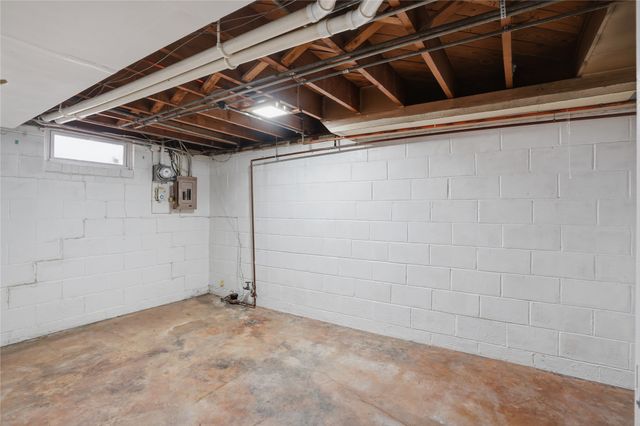 1716 44th Street, Des Moines, IA 50310