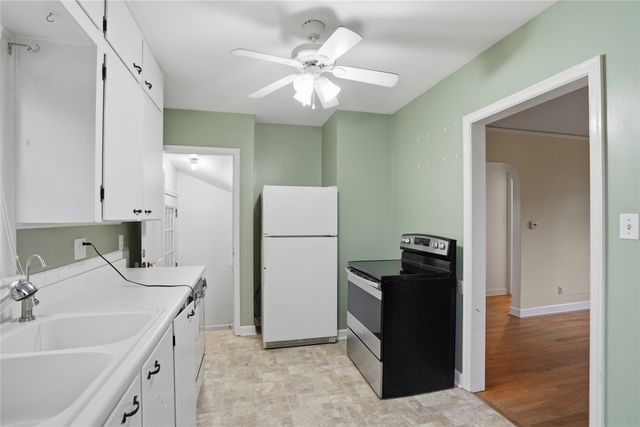 1716 44th Street, Des Moines, IA 50310