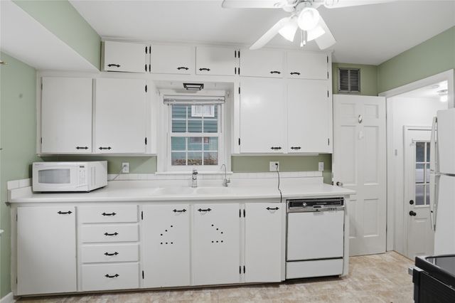 1716 44th Street, Des Moines, IA 50310