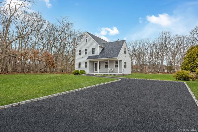 24 Buckskin Lane, Riverhead, NY 11901