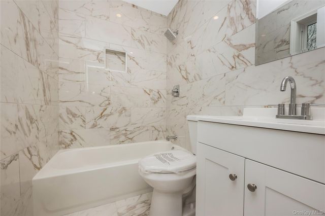 24 Buckskin Lane, Riverhead, NY 11901