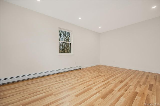 24 Buckskin Lane, Riverhead, NY 11901