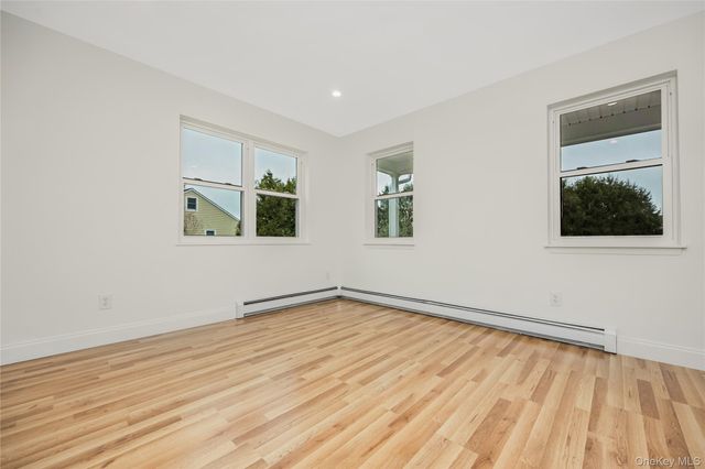 24 Buckskin Lane, Riverhead, NY 11901