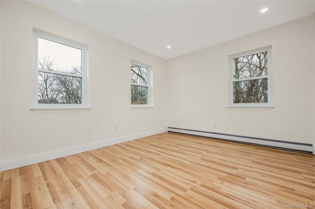 24 Buckskin Lane, Riverhead, NY 11901