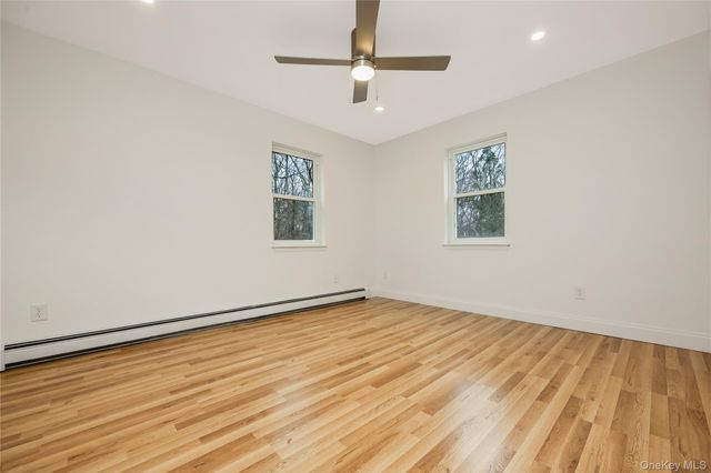 24 Buckskin Lane, Riverhead, NY 11901