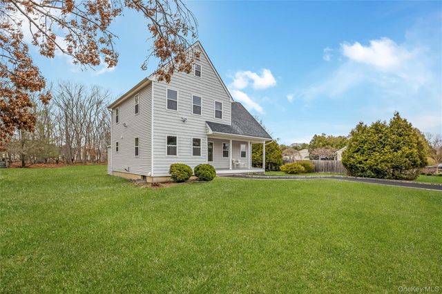 24 Buckskin Lane, Riverhead, NY 11901