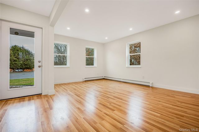 24 Buckskin Lane, Riverhead, NY 11901