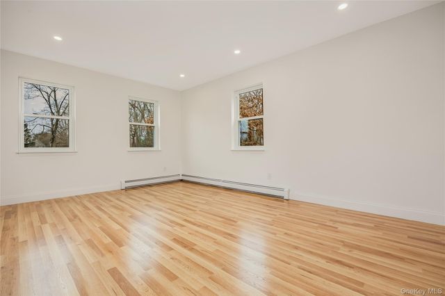 24 Buckskin Lane, Riverhead, NY 11901