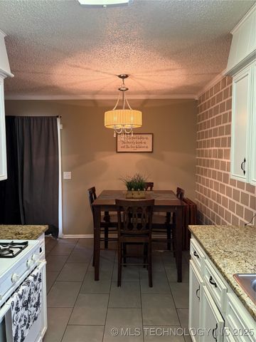 1626 S 6th Place, Broken Arrow, OK 74012