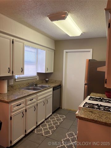 1626 S 6th Place, Broken Arrow, OK 74012