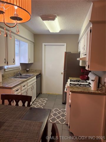 1626 S 6th Place, Broken Arrow, OK 74012