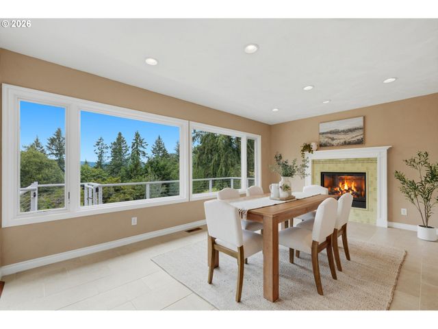 6331 Sw BRUGGER St, Portland, OR 97219