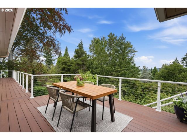 6331 Sw BRUGGER St, Portland, OR 97219