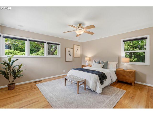 6331 Sw BRUGGER St, Portland, OR 97219