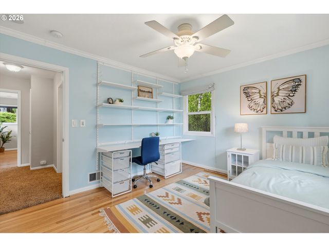 6331 Sw BRUGGER St, Portland, OR 97219