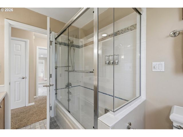 6331 Sw BRUGGER St, Portland, OR 97219
