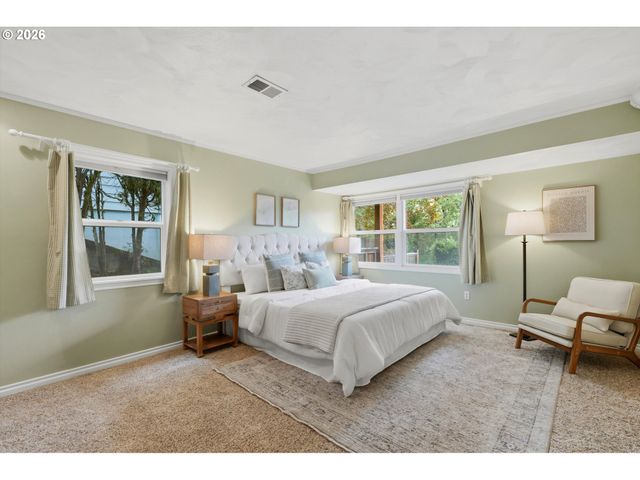 6331 Sw BRUGGER St, Portland, OR 97219