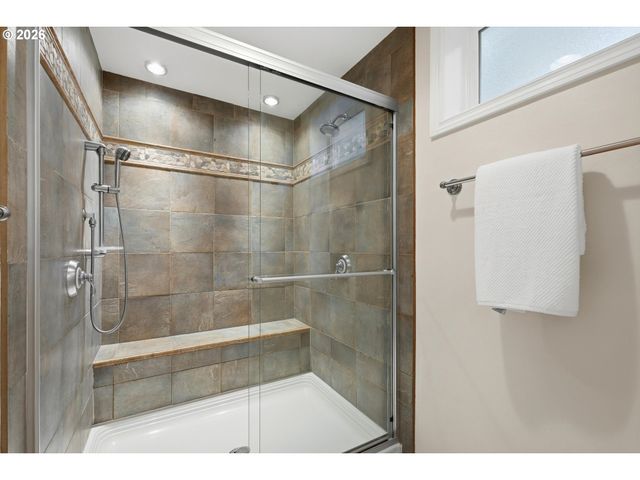 6331 Sw BRUGGER St, Portland, OR 97219