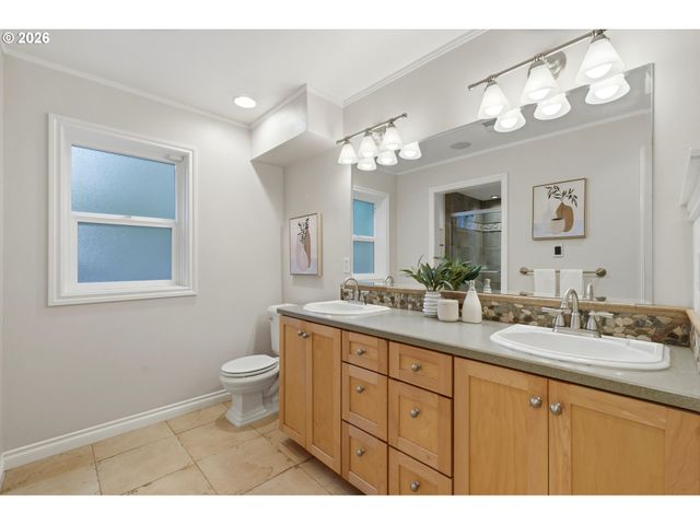 6331 Sw BRUGGER St, Portland, OR 97219