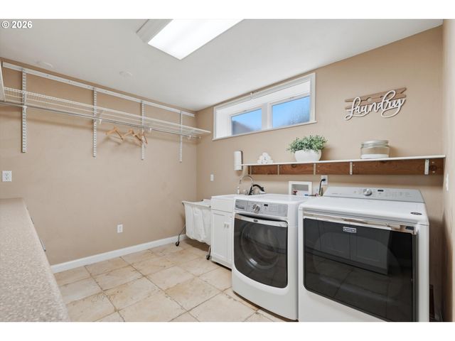 6331 Sw BRUGGER St, Portland, OR 97219