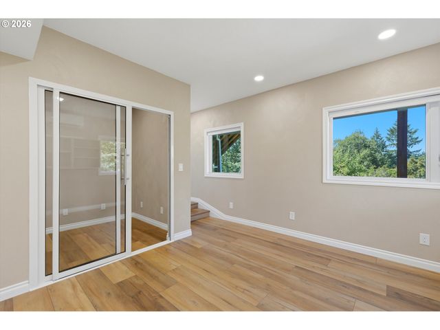 6331 Sw BRUGGER St, Portland, OR 97219