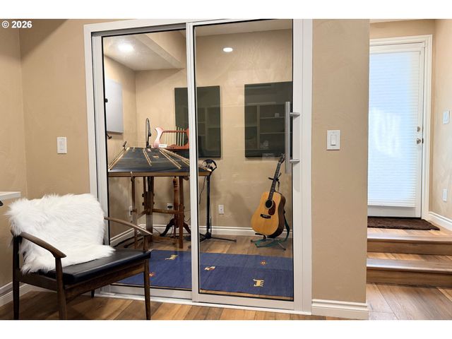 6331 Sw BRUGGER St, Portland, OR 97219