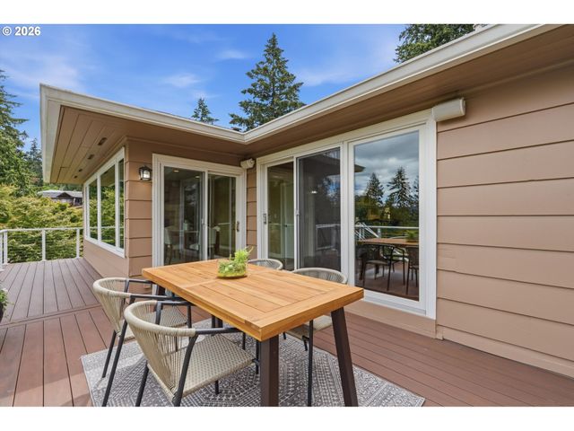 6331 Sw BRUGGER St, Portland, OR 97219