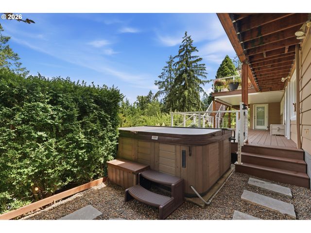 6331 Sw BRUGGER St, Portland, OR 97219