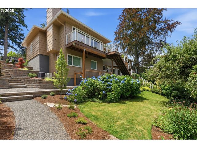 6331 Sw BRUGGER St, Portland, OR 97219