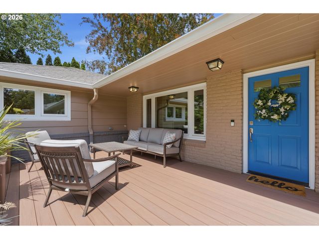 6331 Sw BRUGGER St, Portland, OR 97219