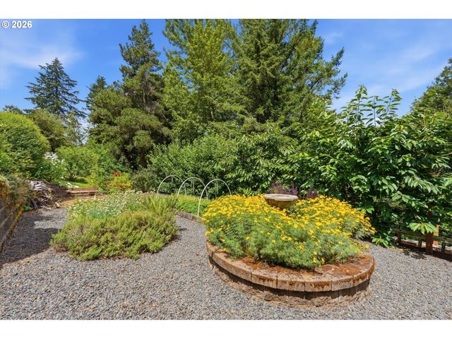 6331 Sw BRUGGER St, Portland, OR 97219