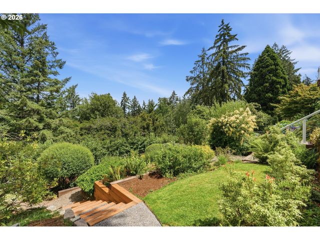 6331 Sw BRUGGER St, Portland, OR 97219