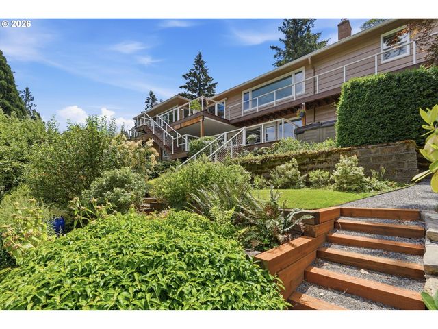 6331 Sw BRUGGER St, Portland, OR 97219
