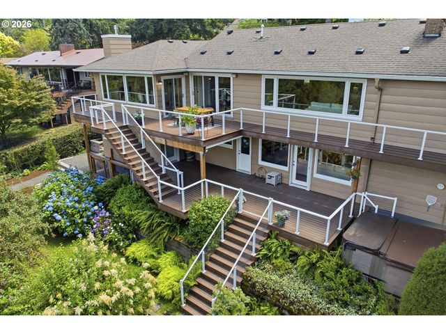 6331 Sw BRUGGER St, Portland, OR 97219
