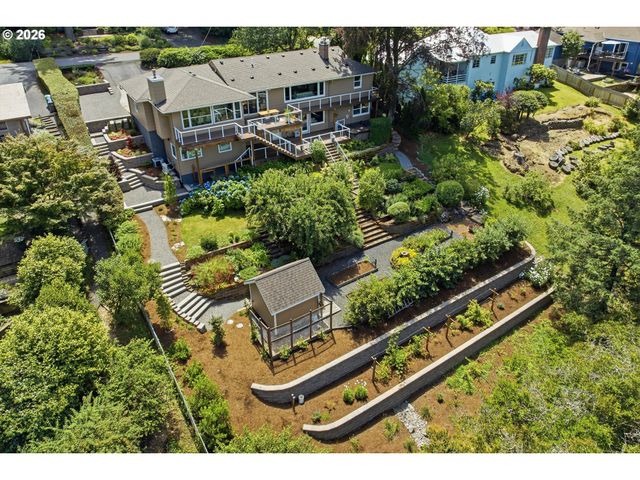 6331 Sw BRUGGER St, Portland, OR 97219