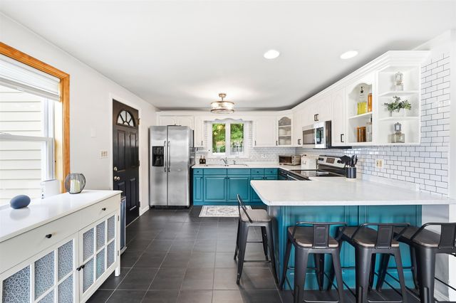 22 Colonial Drive, Salem, NH 03079