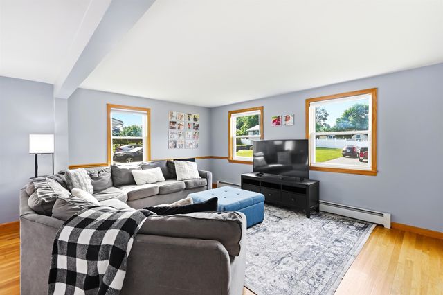 22 Colonial Drive, Salem, NH 03079