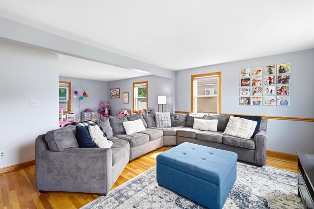 22 Colonial Drive, Salem, NH 03079