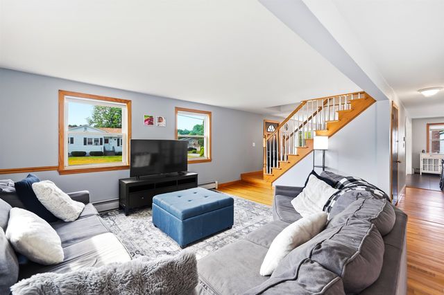 22 Colonial Drive, Salem, NH 03079