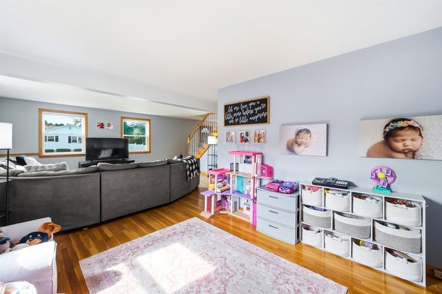 22 Colonial Drive, Salem, NH 03079
