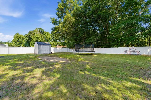 22 Colonial Drive, Salem, NH 03079