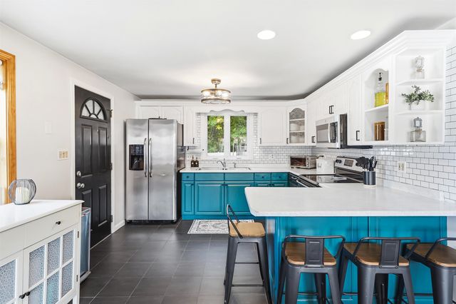 22 Colonial Drive, Salem, NH 03079