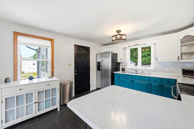 22 Colonial Drive, Salem, NH 03079