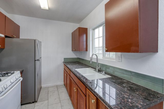 450 N Effie Street, Fresno, CA 93701