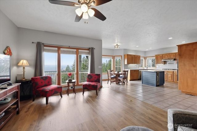 10935 N Acoma Drive, Spokane, WA 99208